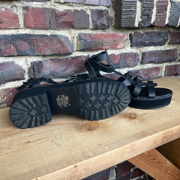 ** SOLD ** Wanted brand ”Neptune” sandals - Picture 5 of 5